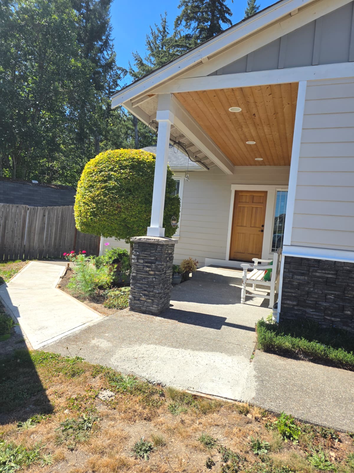 Front porch of Adalena 2 Adult Family Home